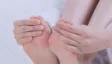 痛む所をマッサージ足先